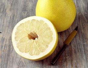 娱乐吃瓜酱剥柚子